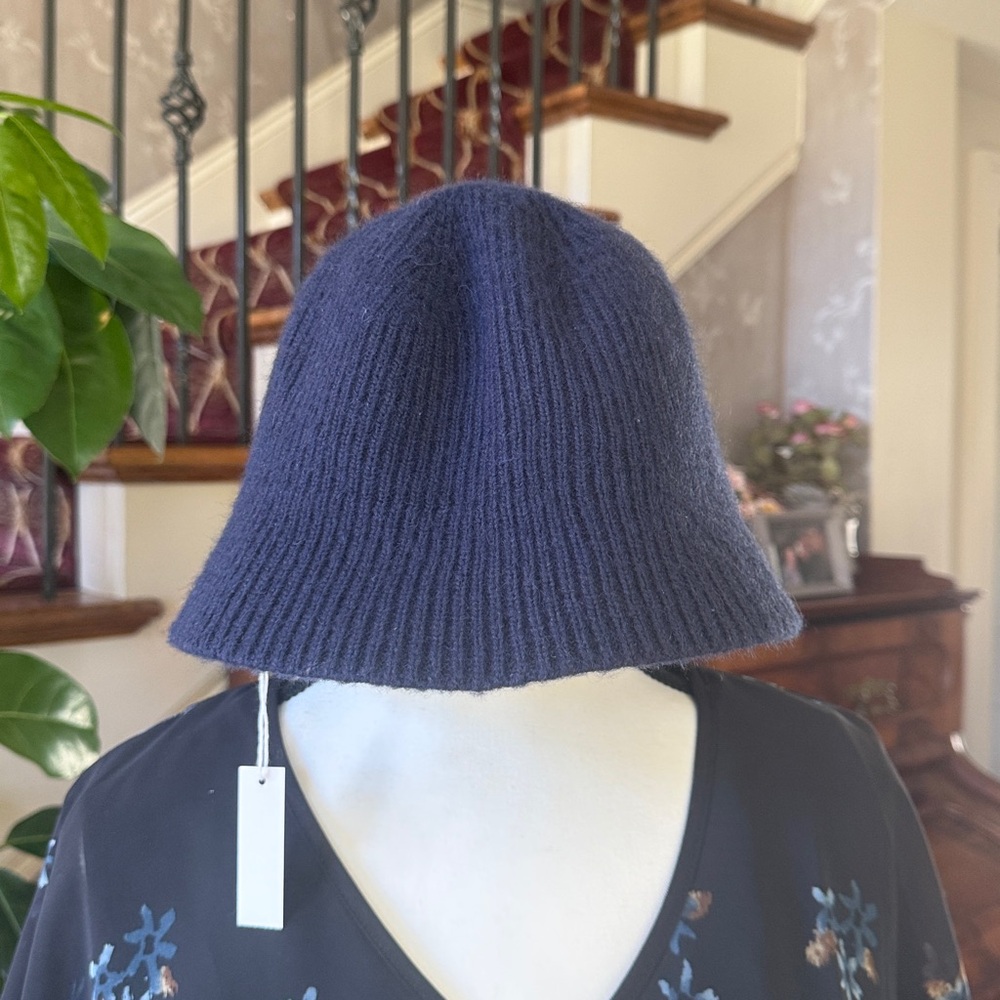 MADEWELL ladies Navy, cap new tag NWT medium/large - Picture 12 of 12